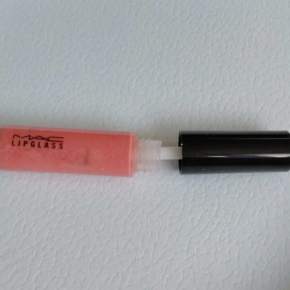MAC lipglass STRANGE POTION